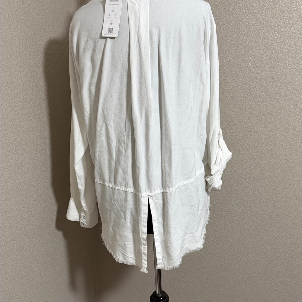 White collar shirt - Picture 2 of 4